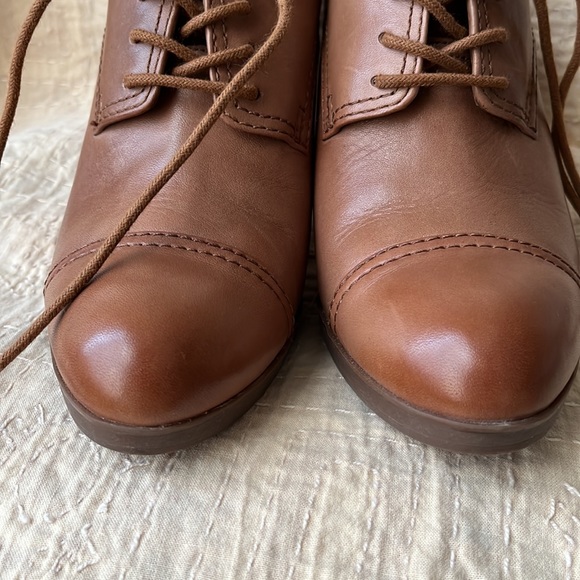 Like new Franco Sarto lace up ankle booties size 6.5 M, 3.5in heel whiskey brown - Picture 4 of 10